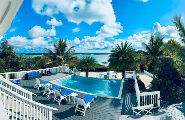 Oceanfront Villa-Panoramic Views-Private Beach-Infinity Edge Pool
