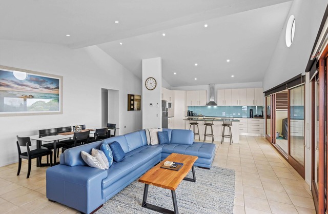 Oceanic 3 - Luxury Apartment with Stunning Ocean Views & Wifi