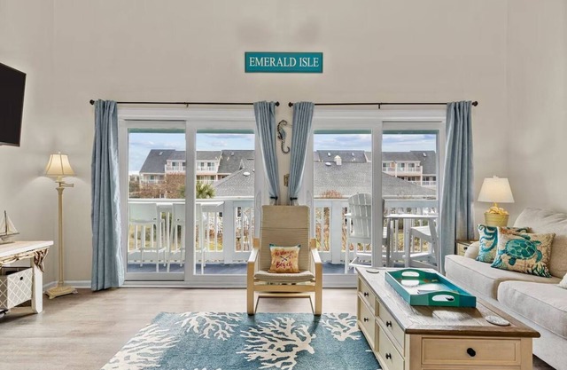 Oceanside Condo w/Heated Indoor Pool, 2 Outdoor Pools, Beach Access & Bikes!