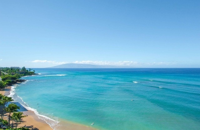 Oceanview/beachfront 3 bedroom/2 bath 1750sq ft+3 lanais