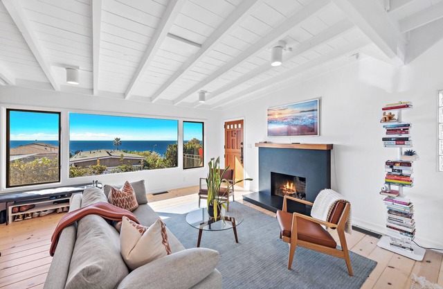 Oceanview Cottage Steps from Iconic Thousand Steps Beach