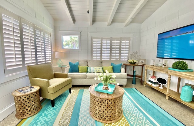 Oct 11-25 159/Night! Pup Friendly Cottage~Just Remodeled ~4 Doors to the Beach! ~