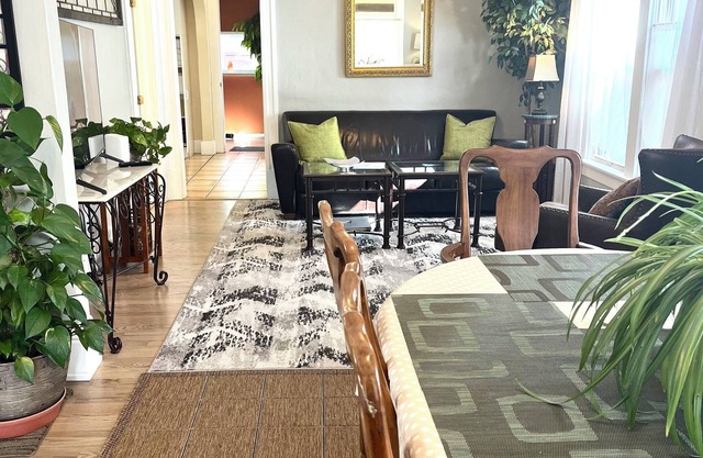 October-Urban Location- Walkable to Entertainment & Restaurants