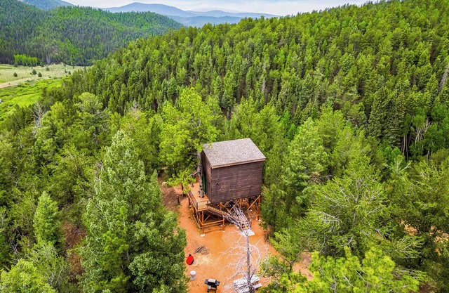 Off-Grid Tiny House Treehouse, re-live your childhood fantasy and dream!