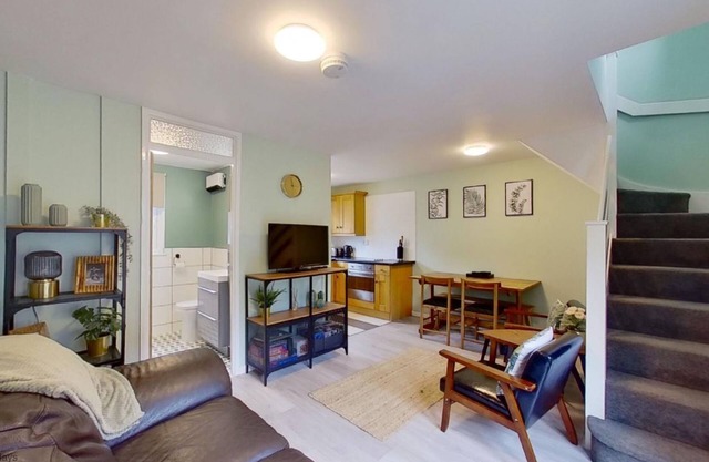 Offering comfortable living space for up to four guests within the leafy grounds of Tolroy Manor