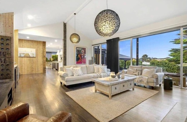 Ohana Luxury Retreat-beach access, heated pool
