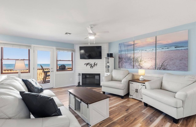 Ohana: Oceanfront Townhouse, Shared Pool