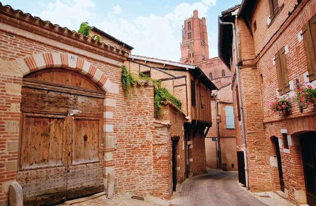 Old and comfortable house with pool, near Toulouse & Villages to visit