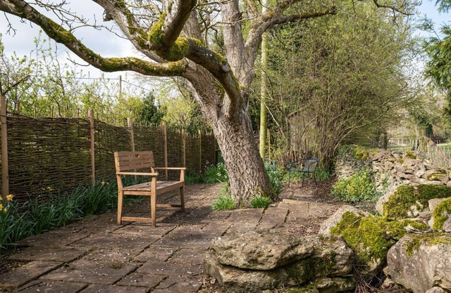 Old Chapel - sleeps 6 guests in 3 bedrooms