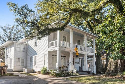 Old Dauphin Way Historic Home - Unit 3
