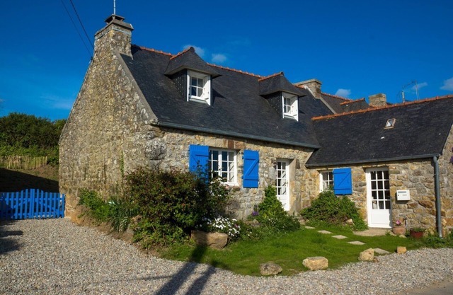 Old house near beaches between Crozon Camaret Wifi garden closed sea view