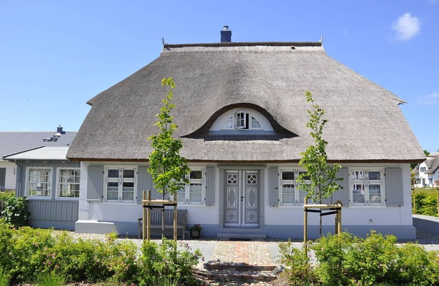 Old Katen Glowe - Captain's Half: FHH in the Thatched Cottage, many romantic details