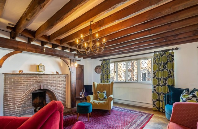 Old Roost Farmhouse - a family break that sleeps 8 guests in 4 bedrooms