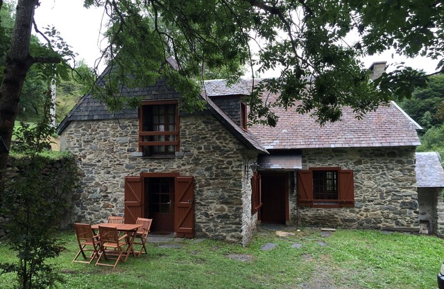 Old stone house, sleeps 10, 10 min from St Lary and Piau Engaly