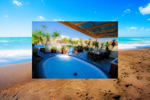 Old Style by the sea, roof terrace with heated pool, outdoor kitchen, Ladispoli