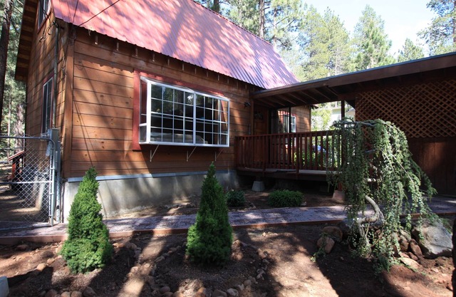 Old Tahoe Charm Meets Modern Design – Walk to Lake, Heavenly Village & Casino