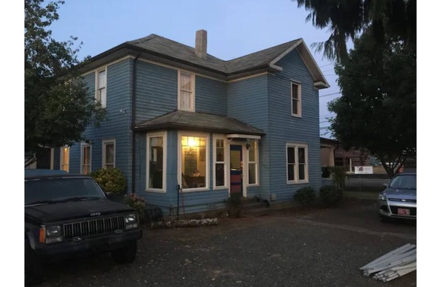 Ole Tyme B&B Warm setting with a country feel.