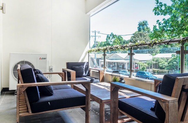 Olinda Village Apartment A2 - This beautiful and comfortably furnished apartment is centrally located in the village of Olinda.