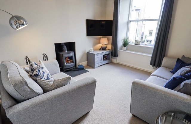 OLIVE COTTAGE, with open fire in Kirkby Stephen
