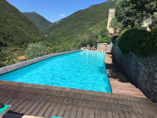 Oliveto stunning property with private garden