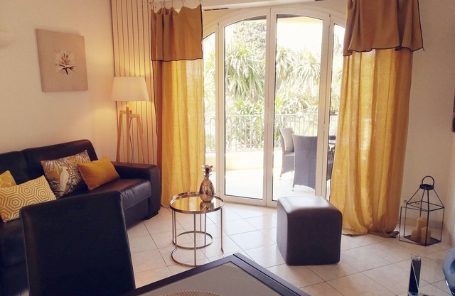 On a magical peninsula, luxurious romantic flat, St Jean Cap Ferrat