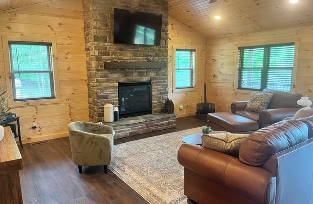 On Point Cabin - New nModern Hunting & Fishing Retreat - Piedmont Lake, Ohio