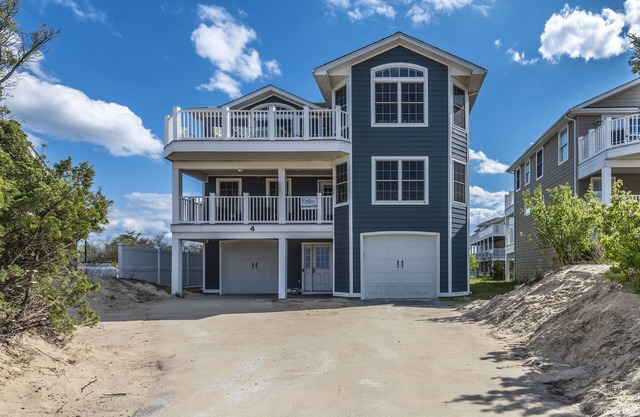 On the Beach - Lux Multi-Family House - Get the best weeks of 2025 Now!