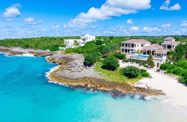 ON THE BEACH Luxury Villa & Beach House, Sleeps 20, Pools, Hot-tubs, Fire-pits…
