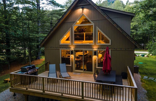 ON THE RIVER: Built in 2018, riverfront home 3BR, 2.5BA w/game room, fireplace
