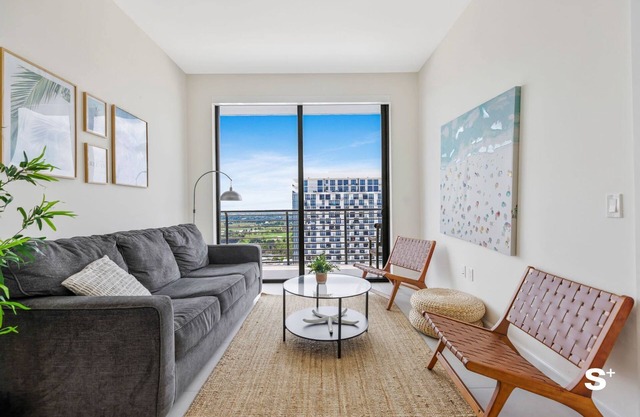 One-BD Downtown Doral Condo - Free Parking