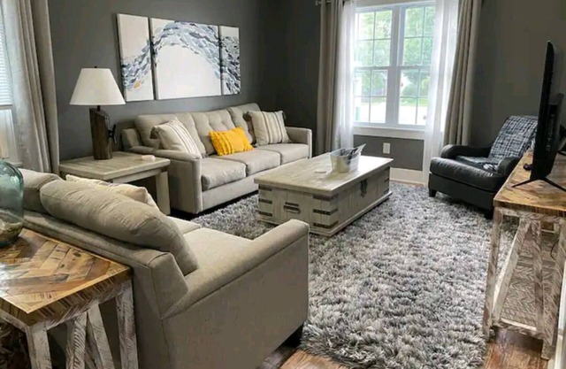 One bedroom apartment located near Lake Erie Wine Trail and local fishing.