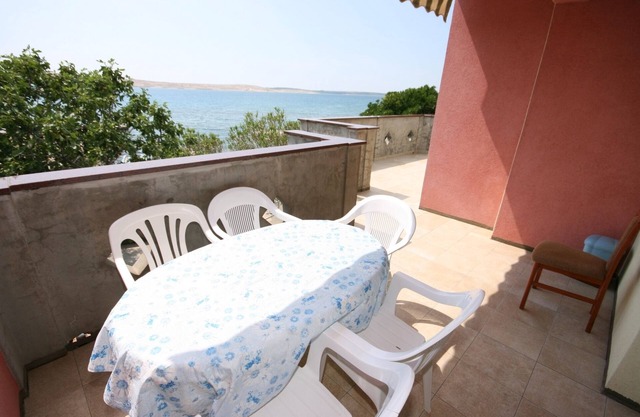 One bedroom apartment near beach Kustići, Pag (A-4081-a)