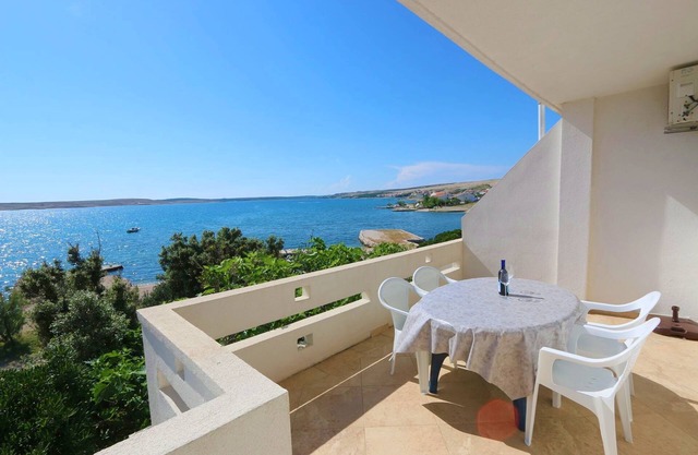 One bedroom apartment near beach Kustići, Pag (A-4086-c)