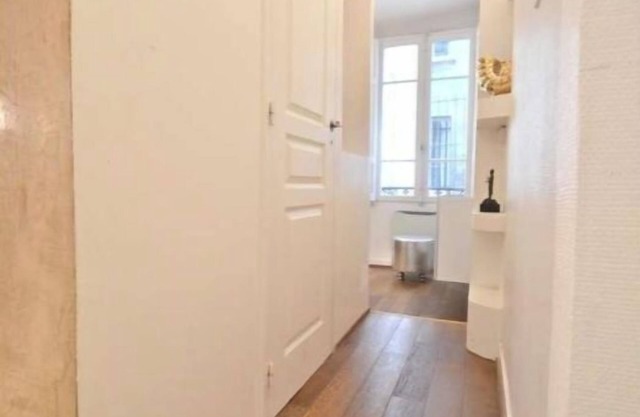 One bedroom apartment on Rue Rambuteau
