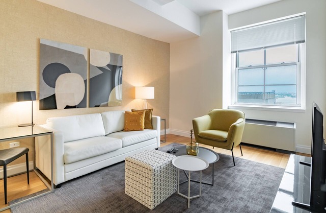 One Bedroom in Prime Financial District Location