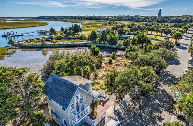 One bedroom oasis with marina and marsh views! Heart of the island with one golf cart