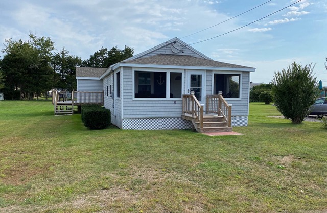 One block from private Misquamicut Fire District beach!
