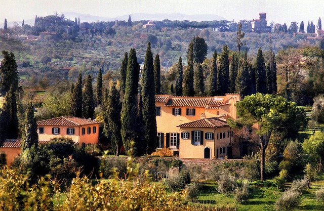 ONE MILE FROM HEART OF HISTORIC FLORENCE, STUNNING 5BD-5BA VILLA W/HEATED POOL!