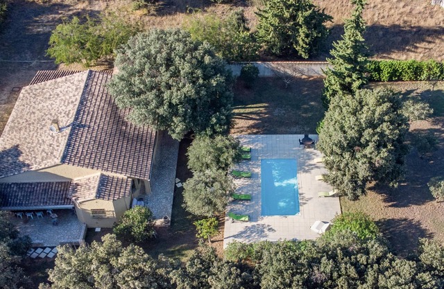 One-storey villa with enclosed garden and swimming pool