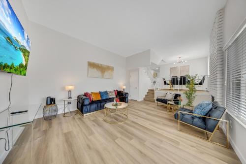 Oneluxstay 3BR Home Near the Beach