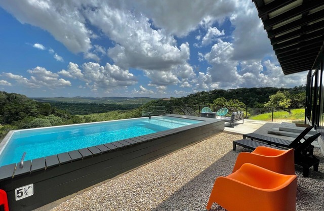 Onyx Oasis: Pool, Fire Pit, Great Views, Sleeps 6