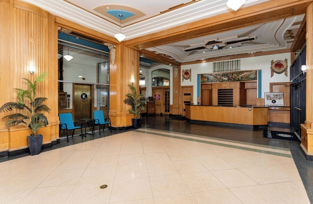 Open 2BR 2BA 3BD W/Private Parking & Skyline View! Direct Skywalk Access