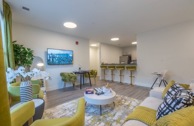 Opulence in Olive with Free Parking+EV Charge. 2 Bath & Sleeps 8.✨20% OFF 7days✨