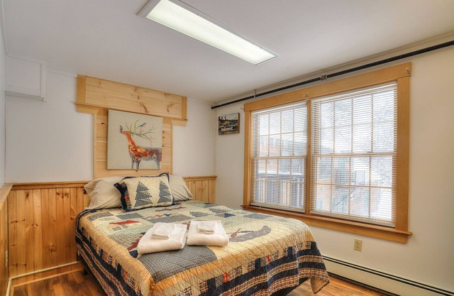 Oquossoc Suite #8 | Upstairs Suite w/Kitchenette