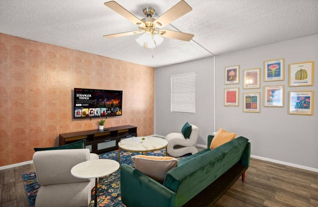 Orange Austin Pad! Short Distance to DTX, 6th