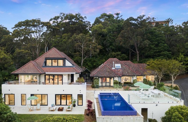 Oskars at Killcare - When it comes to a lavish coastal getaway, it doesnt get any better than this. Introducing Oskars, a historic Tuscan-inspired estate spread over 3,207sqm of spectacular landscaped gardens with majestic views out to Brisbane Water, ...
