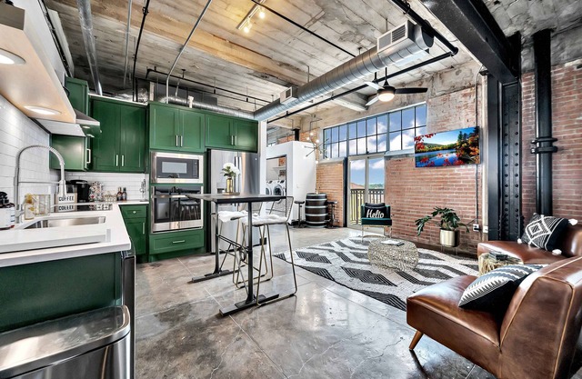 Oso Condo- Walk To The Silos