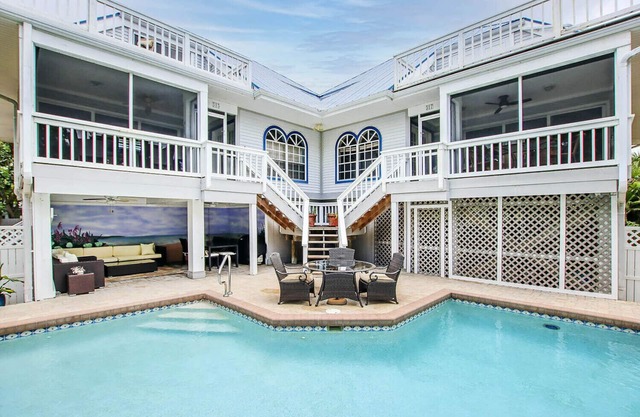 Osprey Nest - Two bedroom w/Loft duplex with shared pool