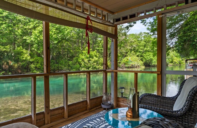 Our Happy Place - Paradise FoundnGREAT vacation home on Weeki Wachee River!