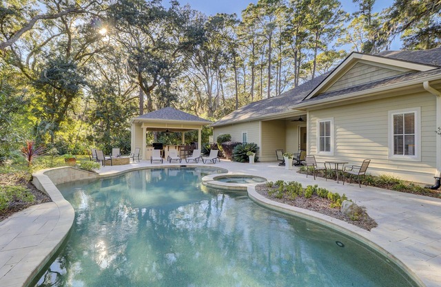 Outdoor Cabana ~ Firepit ~ Private Pool & Spa ~ Pet Friendly ~ 72 Baynard Cove Road